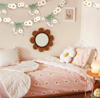 White Floral Daisy Garland